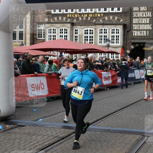 05.10.2025 - 20. swb-Marathon Bremen Yannick Fuchs http://msf.ph/oto/9255533 05.10.2025 11:15:27 Ziel 9441, 9643, 9767, 9768 meine-sportfotos.de