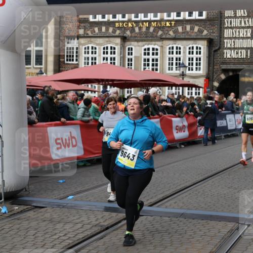 05.10.2025 - 20. swb-Marathon Bremen Yannick Fuchs http://msf.ph/oto/9255545 05.10.2025 11:15:27 Ziel 9441, 9643, 9767, 9768 meine-sportfotos.de