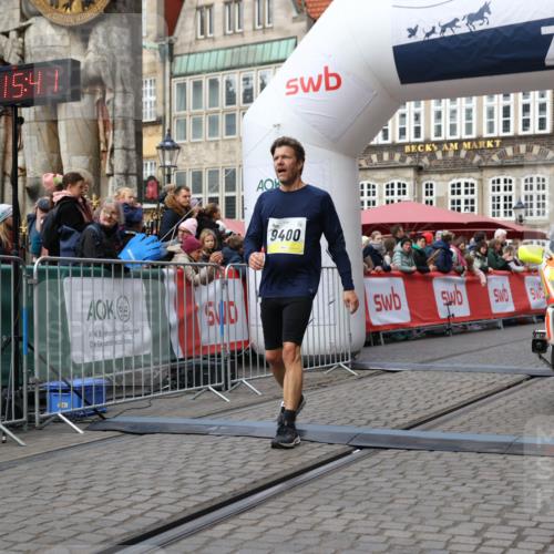 05.10.2025 - 20. swb-Marathon Bremen Yannick Fuchs http://msf.ph/oto/9255546 05.10.2025 10:46:30 Ziel 9400, 9921, 11462 meine-sportfotos.de