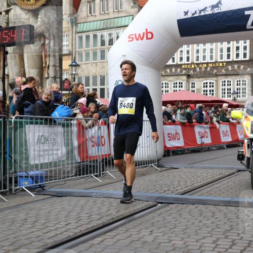 05.10.2025 - 20. swb-Marathon Bremen Yannick Fuchs http://msf.ph/oto/9255551 05.10.2025 10:46:30 Ziel 9400, 9921, 11462 meine-sportfotos.de