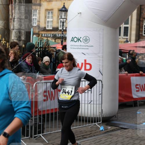 05.10.2025 - 20. swb-Marathon Bremen Yannick Fuchs http://msf.ph/oto/9255557 05.10.2025 11:15:29 Ziel 9441, 9643, 9767, 9768, 9959 meine-sportfotos.de