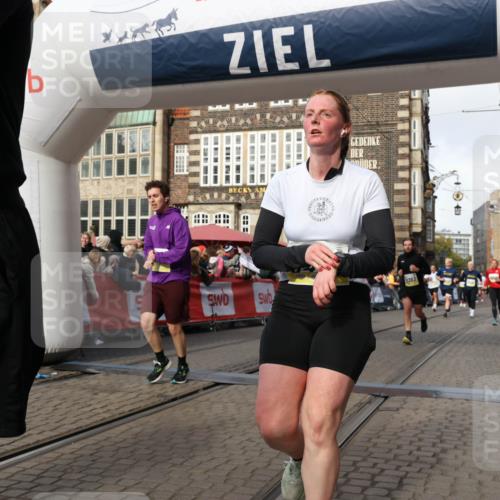 05.10.2025 - 20. swb-Marathon Bremen Yannick Fuchs http://msf.ph/oto/9255570 05.10.2025 10:55:09 Ziel 9427, 9475, 9570, 9791, 10014, 10231, 11320, 11363, 11470, 11507, 11523 meine-sportfotos.de