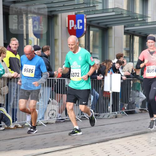 05.10.2025 - 20. swb-Marathon Bremen Strokosch-Dieckow http://msf.ph/oto/9255576 05.10.2025 10:57:22 Ziel 9000, 9221, 9309, 9372, 9585, 9625, 9747, 9904, 9914, 9943, 9962, 9979, 10139, 10219, 10225, 10250, 10329, 10341, 10555, 10651, 10694, 10739, 10754, 10834, 10890, 10975, 11023, 11352, 11360, 11457, 11469, 11520, 11521, 11564, 11575, 11583, 11731, 11744, 9000, 9221, 9309, 9372, 9585, 9625, 9747, 9904, 9914, 9943, 9962, 9979, 10139, 10219, 10225, 10250, 10329, 10341, 10555, 10651, 10694, 10739, 10754, 10834, 10890, 10975, 11023 meine-sportfotos.de
