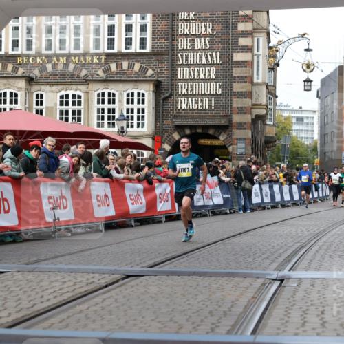 05.10.2025 - 20. swb-Marathon Bremen Yannick Fuchs http://msf.ph/oto/9255577 05.10.2025 10:46:34 Ziel 9400, 9921, 11167 meine-sportfotos.de
