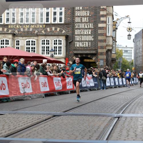 05.10.2025 - 20. swb-Marathon Bremen Yannick Fuchs http://msf.ph/oto/9255586 05.10.2025 10:46:34 Ziel 9400, 9921, 11167 meine-sportfotos.de