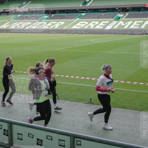 05.10.2025 - 20. swb-Marathon Bremen Michael Burmester http://msf.ph/oto/9255594 05.10.2025 10:43:28 Laufen im Stadion 9185, 9273, 9288, 9380, 9476, 9493, 9526, 9561, 9675, 9726, 9731, 9732, 9736, 9760, 9784, 9806, 9819, 9822, 9823, 9826, 9848, 9861, 9867, 9895, 9911, 9912, 9984, 10036, 10146, 10183, 10288, 10315, 10316, 10320, 10399, 10433, 10435, 10491, 10512, 10515, 10552, 10596, 10831, 10849, 10861, 10962, 10969, 11030, 11073, 11083, 11113, 11157, 11161, 11215, 11240, 11242, 11285, 11331, 11345, 11404, 11536, 11548, 8225, 9212, 9276, 9481 meine-sportfotos.de