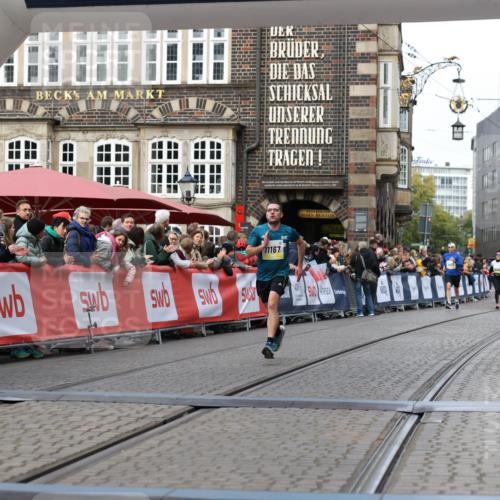 05.10.2025 - 20. swb-Marathon Bremen Yannick Fuchs http://msf.ph/oto/9255595 05.10.2025 10:46:34 Ziel 9400, 9921, 11167 meine-sportfotos.de