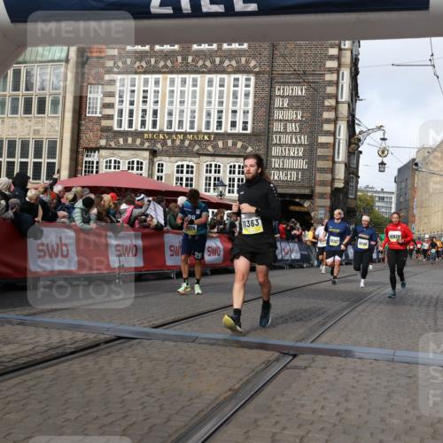 05.10.2025 - 20. swb-Marathon Bremen Yannick Fuchs http://msf.ph/oto/9255611 05.10.2025 10:55:11 Ziel 9475, 9791, 10014, 10180, 10307, 10920, 11320, 11363, 11507, 11523 meine-sportfotos.de