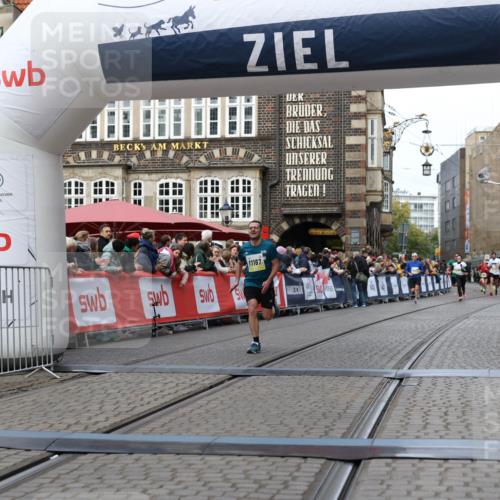 05.10.2025 - 20. swb-Marathon Bremen Yannick Fuchs http://msf.ph/oto/9255612 05.10.2025 10:46:35 Ziel 11167 meine-sportfotos.de
