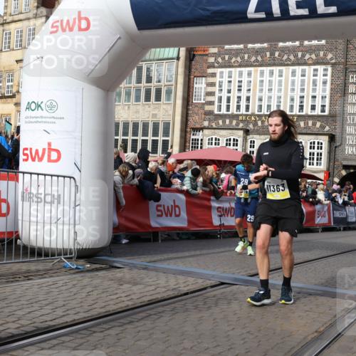 05.10.2025 - 20. swb-Marathon Bremen Yannick Fuchs http://msf.ph/oto/9255628 05.10.2025 10:55:12 Ziel 9475, 9791, 10014, 10180, 10307, 10920, 11320, 11363, 11507, 11523 meine-sportfotos.de