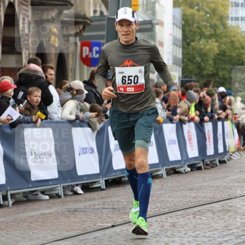 05.10.2025 - 20. swb-Marathon Bremen Strokosch-Dieckow http://msf.ph/oto/9255633 05.10.2025 12:53:42 Ziel 650 meine-sportfotos.de