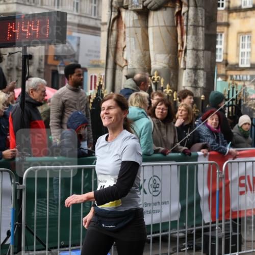 05.10.2025 - 20. swb-Marathon Bremen Yannick Fuchs http://msf.ph/oto/9255636 05.10.2025 11:15:30 Ziel 9441, 9643, 9767, 9768, 9959 meine-sportfotos.de