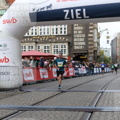 05.10.2025 - 20. swb-Marathon Bremen Yannick Fuchs http://msf.ph/oto/9255638 05.10.2025 10:46:35 Ziel 11167 meine-sportfotos.de