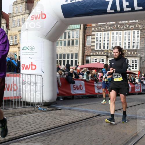 05.10.2025 - 20. swb-Marathon Bremen Yannick Fuchs http://msf.ph/oto/9255640 05.10.2025 10:55:12 Ziel 9475, 9791, 10014, 10180, 10307, 10920, 11320, 11363, 11507, 11523 meine-sportfotos.de