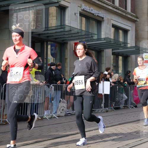 05.10.2025 - 20. swb-Marathon Bremen Strokosch-Dieckow http://msf.ph/oto/9255642 05.10.2025 10:57:23 Ziel 9221, 9309, 9372, 9585, 9625, 9719, 9747, 9904, 9914, 9943, 9962, 9979, 10139, 10219, 10225, 10250, 10329, 10341, 10555, 10651, 10694, 10739, 10754, 10834, 10890, 10975, 11023, 11116, 11301, 11352, 11360, 11457, 11469, 11520, 11521, 11564, 11575, 11583, 11731, 11744, 9221, 9309, 9372, 9585, 9625, 9719, 9747, 9904, 9914, 9943, 9962, 9979, 10139, 10219, 10225, 10250, 10329, 10341, 10555, 10651, 10694, 10739, 10754, 10834, 10890, 10975, 11023 meine-sportfotos.de