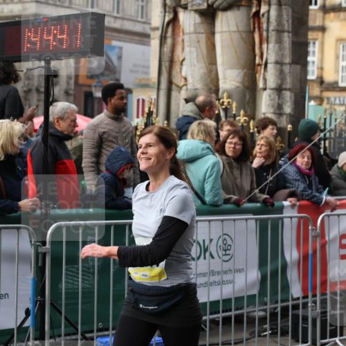 05.10.2025 - 20. swb-Marathon Bremen Yannick Fuchs http://msf.ph/oto/9255647 05.10.2025 11:15:30 Ziel 9441, 9643, 9767, 9768, 9959 meine-sportfotos.de