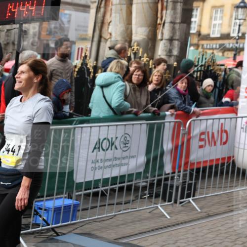 05.10.2025 - 20. swb-Marathon Bremen Yannick Fuchs http://msf.ph/oto/9255672 05.10.2025 11:15:30 Ziel 9441, 9643, 9767, 9768, 9959 meine-sportfotos.de