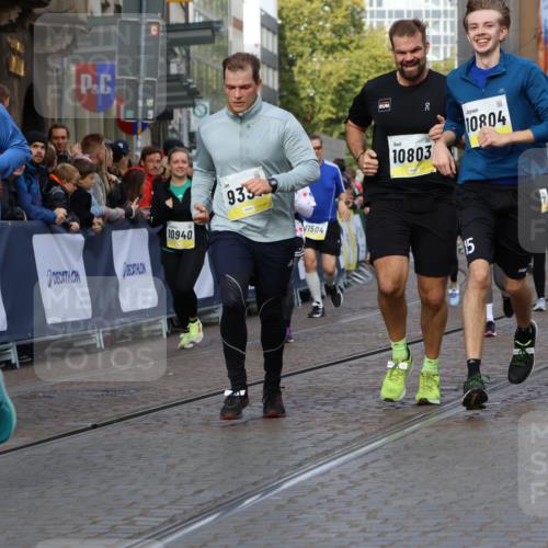 05.10.2025 - 20. swb-Marathon Bremen Strokosch-Dieckow http://msf.ph/oto/9255683 05.10.2025 11:02:45 Ziel 9331, 9360, 9516, 9841, 10129, 10207, 10510, 10530, 10734, 10803, 10804, 10940, 11024, 11087, 11193, 11576 meine-sportfotos.de