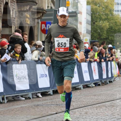 05.10.2025 - 20. swb-Marathon Bremen Strokosch-Dieckow http://msf.ph/oto/9255688 05.10.2025 12:53:42 Ziel 650 meine-sportfotos.de