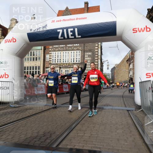 05.10.2025 - 20. swb-Marathon Bremen Yannick Fuchs http://msf.ph/oto/9255691 05.10.2025 10:55:15 Ziel 9176, 9475, 9791, 10014, 10034, 10180, 10307, 10920, 11317, 11363 meine-sportfotos.de
