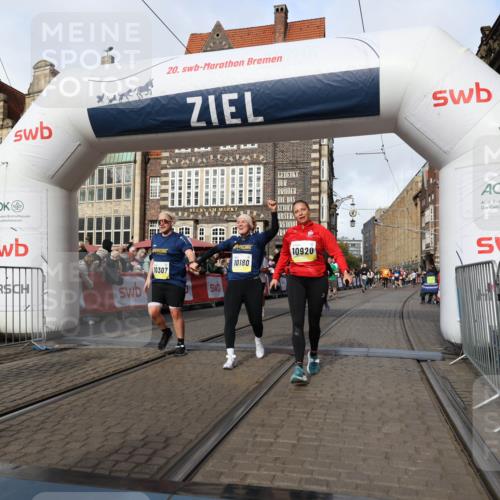 05.10.2025 - 20. swb-Marathon Bremen Yannick Fuchs http://msf.ph/oto/9255697 05.10.2025 10:55:15 Ziel 9176, 9475, 9791, 10014, 10034, 10180, 10307, 10920, 11317, 11363 meine-sportfotos.de