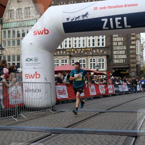 05.10.2025 - 20. swb-Marathon Bremen Yannick Fuchs http://msf.ph/oto/9255698 05.10.2025 10:46:36 Ziel 11167 meine-sportfotos.de