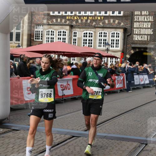 05.10.2025 - 20. swb-Marathon Bremen Yannick Fuchs http://msf.ph/oto/9255701 05.10.2025 11:15:31 Ziel 9441, 9643, 9767, 9768, 9959, 10976 meine-sportfotos.de