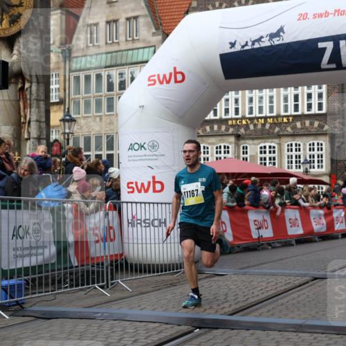 05.10.2025 - 20. swb-Marathon Bremen Yannick Fuchs http://msf.ph/oto/9255705 05.10.2025 10:46:36 Ziel 11167 meine-sportfotos.de