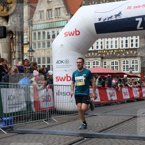 05.10.2025 - 20. swb-Marathon Bremen Yannick Fuchs http://msf.ph/oto/9255716 05.10.2025 10:46:36 Ziel 11167 meine-sportfotos.de