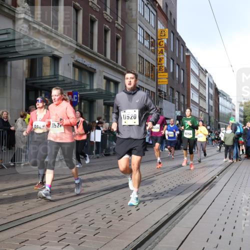 05.10.2025 - 20. swb-Marathon Bremen Strokosch-Dieckow http://msf.ph/oto/9255730 05.10.2025 10:57:26 Ziel 9221, 9309, 9372, 9568, 9585, 9719, 9747, 9943, 9979, 10219, 10225, 10250, 10329, 10341, 10555, 10577, 10651, 10694, 10703, 10739, 10754, 10834, 10890, 10975, 11023, 11116, 11301, 11352, 11360, 11457, 11469, 11520, 11521, 11564, 11575, 11583, 11663, 11731, 11744, 9221, 9309, 9372, 9568, 9585, 9719, 9747, 9943, 9979, 10219, 10225, 10250, 10329, 10341, 10555, 10577, 10651, 10694, 10703, 10739, 10754, 10834, 10890, 10975, 11023, 11663 meine-sportfotos.de