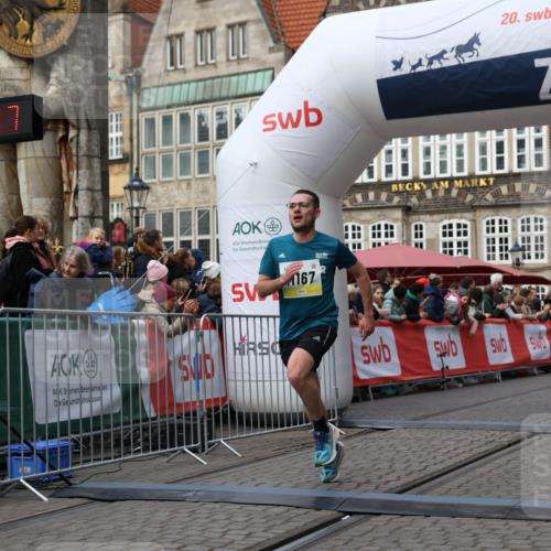 05.10.2025 - 20. swb-Marathon Bremen Yannick Fuchs http://msf.ph/oto/9255733 05.10.2025 10:46:36 Ziel 11167 meine-sportfotos.de
