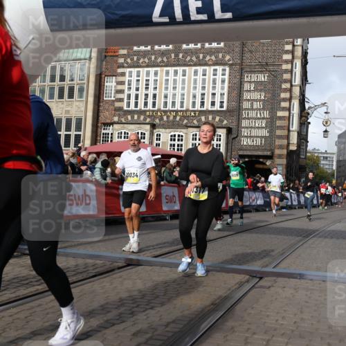 05.10.2025 - 20. swb-Marathon Bremen Yannick Fuchs http://msf.ph/oto/9255745 05.10.2025 10:55:17 Ziel 9176, 9318, 10003, 10014, 10034, 10180, 10307, 10326, 10920, 11317, 11363 meine-sportfotos.de