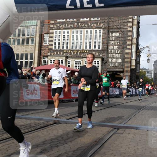 05.10.2025 - 20. swb-Marathon Bremen Yannick Fuchs http://msf.ph/oto/9255754 05.10.2025 10:55:17 Ziel 9176, 9318, 10003, 10014, 10034, 10180, 10307, 10326, 10920, 11317, 11363 meine-sportfotos.de