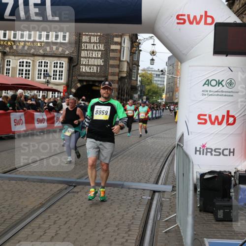 05.10.2025 - 20. swb-Marathon Bremen Yannick Fuchs http://msf.ph/oto/9255755 05.10.2025 11:15:34 Ziel 8844, 9441, 9767, 9768, 9959, 10976 meine-sportfotos.de