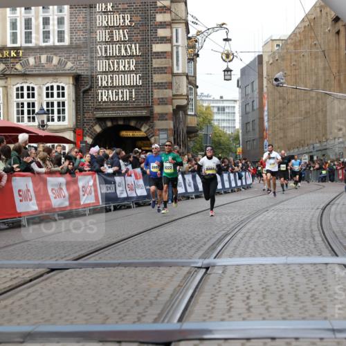 05.10.2025 - 20. swb-Marathon Bremen Yannick Fuchs http://msf.ph/oto/9255761 05.10.2025 10:46:38 Ziel 9009, 9207, 11167 meine-sportfotos.de