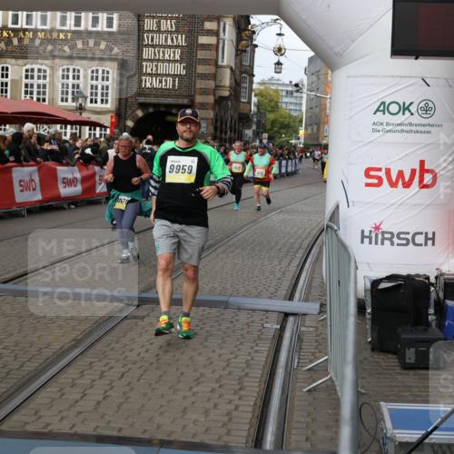 05.10.2025 - 20. swb-Marathon Bremen Yannick Fuchs http://msf.ph/oto/9255767 05.10.2025 11:15:34 Ziel 8844, 9441, 9767, 9768, 9959, 10976 meine-sportfotos.de