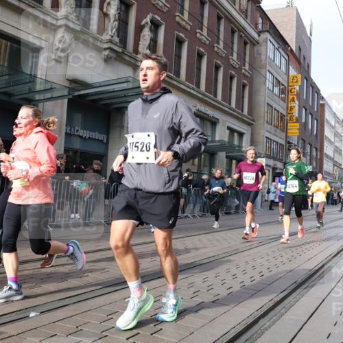 05.10.2025 - 20. swb-Marathon Bremen Strokosch-Dieckow http://msf.ph/oto/9255768 05.10.2025 10:57:26 Ziel 9221, 9309, 9372, 9568, 9585, 9719, 9747, 9943, 9979, 10219, 10225, 10250, 10329, 10341, 10555, 10577, 10651, 10694, 10703, 10739, 10754, 10834, 10890, 10975, 11023, 11116, 11301, 11352, 11360, 11457, 11469, 11520, 11521, 11564, 11575, 11583, 11663, 11731, 11744, 9221, 9309, 9372, 9568, 9585, 9719, 9747, 9943, 9979, 10219, 10225, 10250, 10329, 10341, 10555, 10577, 10651, 10694, 10703, 10739, 10754, 10834, 10890, 10975, 11023, 11663 meine-sportfotos.de