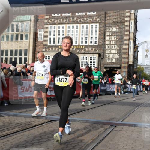 05.10.2025 - 20. swb-Marathon Bremen Yannick Fuchs http://msf.ph/oto/9255785 05.10.2025 10:55:17 Ziel 9176, 9318, 10003, 10014, 10034, 10180, 10307, 10326, 10920, 11317, 11363 meine-sportfotos.de