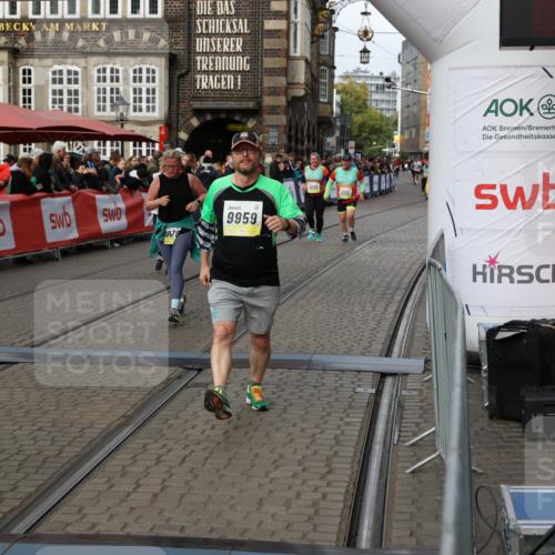 05.10.2025 - 20. swb-Marathon Bremen Yannick Fuchs http://msf.ph/oto/9255787 05.10.2025 11:15:34 Ziel 8844, 9441, 9767, 9768, 9959, 10976 meine-sportfotos.de