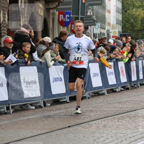05.10.2025 - 20. swb-Marathon Bremen Strokosch-Dieckow http://msf.ph/oto/9255793 05.10.2025 12:53:54 Ziel 121, 482, 850, 870, 1640 meine-sportfotos.de