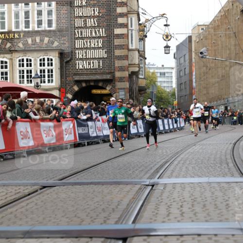 05.10.2025 - 20. swb-Marathon Bremen Yannick Fuchs http://msf.ph/oto/9255794 05.10.2025 10:46:38 Ziel 9009, 9207, 11167 meine-sportfotos.de