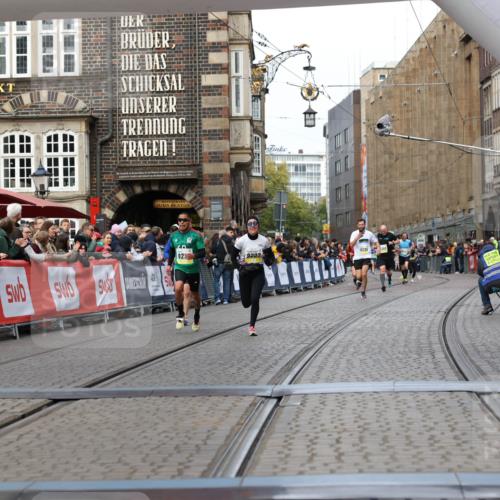 05.10.2025 - 20. swb-Marathon Bremen Yannick Fuchs http://msf.ph/oto/9255805 05.10.2025 10:46:38 Ziel 9009, 9207, 11167 meine-sportfotos.de