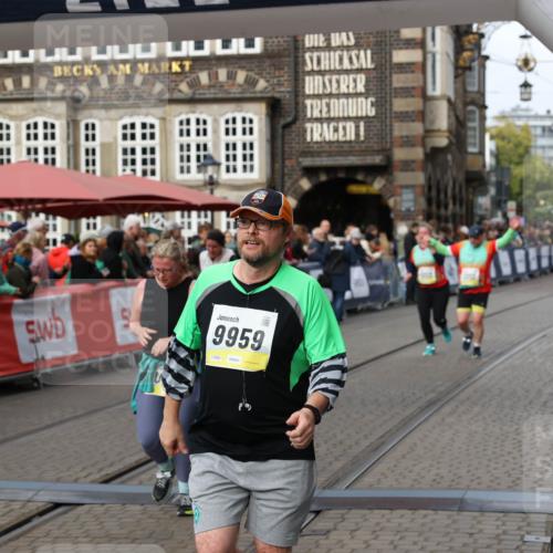 05.10.2025 - 20. swb-Marathon Bremen Yannick Fuchs http://msf.ph/oto/9255808 05.10.2025 11:15:35 Ziel 8844, 9767, 9768, 9959, 10976, 11112, 11113 meine-sportfotos.de