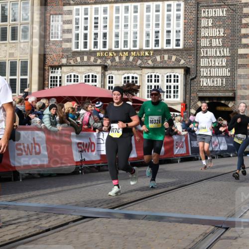 05.10.2025 - 20. swb-Marathon Bremen Yannick Fuchs http://msf.ph/oto/9255810 05.10.2025 10:55:18 Ziel 9176, 9318, 10003, 10014, 10034, 10180, 10307, 10326, 10920, 11140, 11317, 11363 meine-sportfotos.de