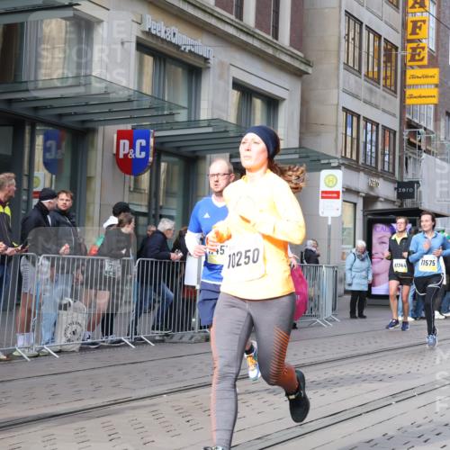 05.10.2025 - 20. swb-Marathon Bremen Strokosch-Dieckow http://msf.ph/oto/9255822 05.10.2025 10:57:28 Ziel 9221, 9309, 9372, 9568, 9585, 9719, 9747, 9943, 9979, 10219, 10225, 10250, 10329, 10341, 10555, 10577, 10651, 10694, 10703, 10754, 10834, 10890, 10975, 11023, 11116, 11301, 11352, 11457, 11469, 11520, 11521, 11564, 11575, 11583, 11663, 11731, 11744, 9221, 9309, 9372, 9568, 9585, 9719, 9747, 9943, 9979, 10219, 10225, 10250, 10329, 10341, 10555, 10577, 10651, 10694, 10703, 10754, 10834, 10890, 10975, 11023, 11663 meine-sportfotos.de
