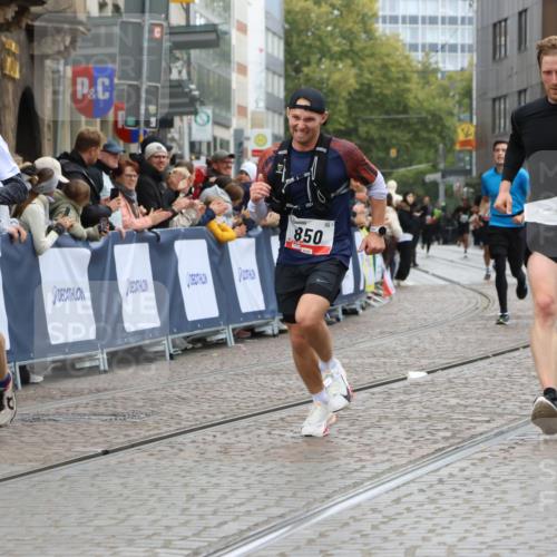 05.10.2025 - 20. swb-Marathon Bremen Strokosch-Dieckow http://msf.ph/oto/9255830 05.10.2025 12:53:55 Ziel 121, 482, 850, 870, 1640 meine-sportfotos.de