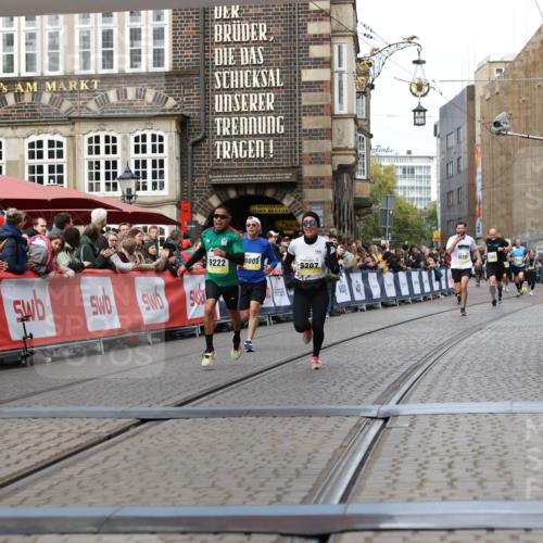 05.10.2025 - 20. swb-Marathon Bremen Yannick Fuchs http://msf.ph/oto/9255848 05.10.2025 10:46:39 Ziel 9009, 9207, 11167 meine-sportfotos.de