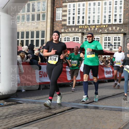05.10.2025 - 20. swb-Marathon Bremen Yannick Fuchs http://msf.ph/oto/9255866 05.10.2025 10:55:19 Ziel 9176, 9318, 10003, 10014, 10034, 10180, 10307, 10326, 10920, 11140, 11317 meine-sportfotos.de