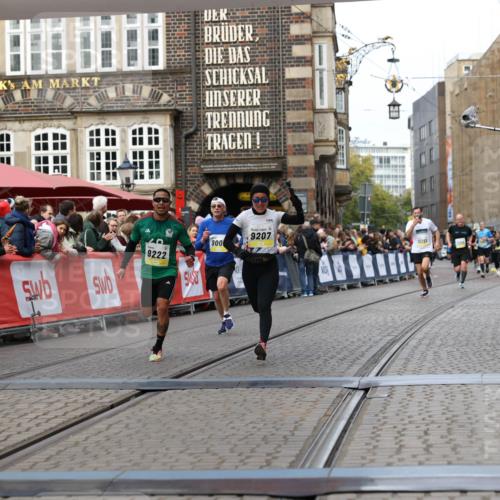 05.10.2025 - 20. swb-Marathon Bremen Yannick Fuchs http://msf.ph/oto/9255870 05.10.2025 10:46:39 Ziel 9009, 9207, 11167 meine-sportfotos.de