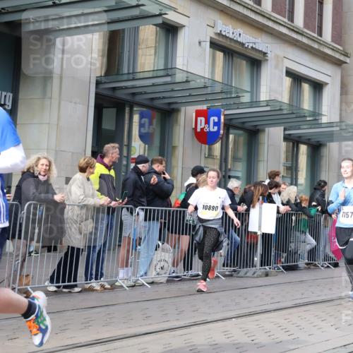 05.10.2025 - 20. swb-Marathon Bremen Strokosch-Dieckow http://msf.ph/oto/9255872 05.10.2025 10:57:29 Ziel 9221, 9309, 9372, 9568, 9585, 9719, 9943, 9979, 10219, 10225, 10250, 10329, 10341, 10555, 10577, 10651, 10694, 10703, 10754, 10793, 10834, 10890, 10975, 11023, 11116, 11301, 11352, 11457, 11469, 11520, 11521, 11564, 11575, 11583, 11663, 11731, 11744, 9221, 9309, 9372, 9568, 9585, 9719, 9943, 9979, 10219, 10225, 10250, 10329, 10341, 10555, 10577, 10651, 10694, 10703, 10754, 10793, 10834, 10890, 10975, 11023, 11663 meine-sportfotos.de